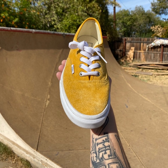 Classic Yellow Suede Authentic Vans - Picture 5 of 9